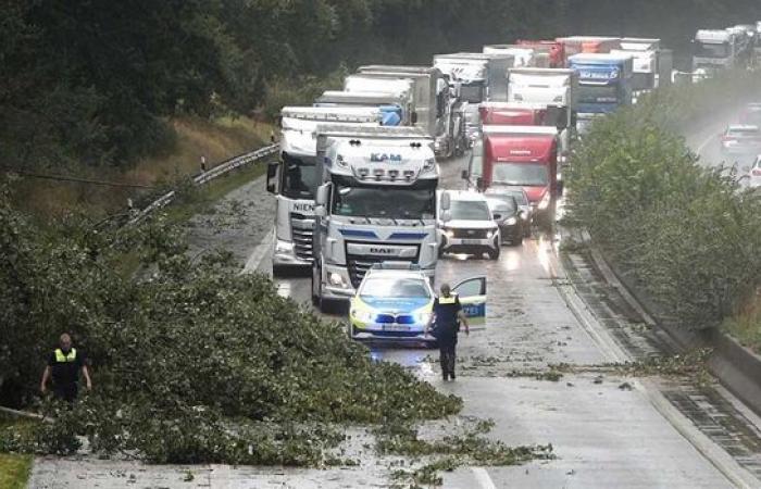 Severe
      storms
      in
      Germany:
      floods,
      injuries
      and
      landslides