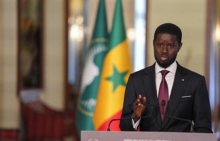 In
      Senegal,
      the
      government,
      threatened
      with
      a
      motion
      of
      censure,
      wants
      to
      dissolve
      Parliament