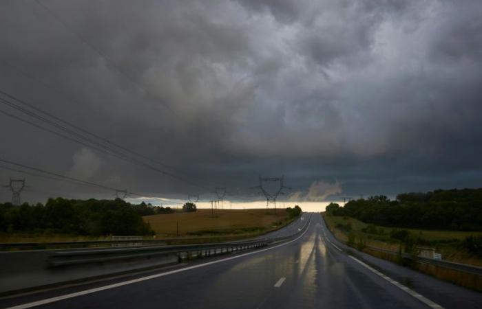 Six
      departments
      placed
      on
      orange
      alert
      for
      rain
      and
      flooding
      from
      7
      p.m.