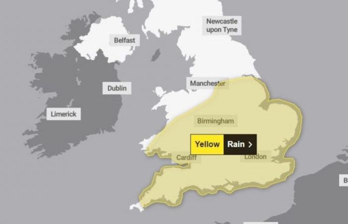 Yellow
      weather
      warning
      issued
      as
      thundery
      showers
      expected