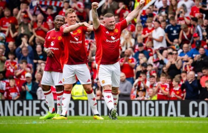 Wayne
      Rooney
      scores
      wondergoal
      in
      Man
      United
      legends
      game