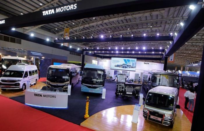 Tata
      Motors
      showcases
      sustainable
      mass
      mobility
      solutions,
      Unveils
      all-new
      Tata
      Ultra
      EV
      7M
      at
      Prawaas
      –
      Motorindia