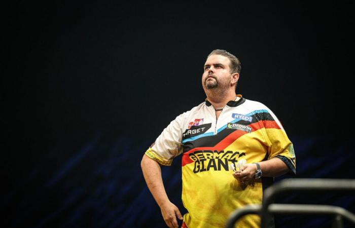 Wonderful
      Clemens
      claims
      landmark
      win
      over
      Van
      Gerwen
      in
      Antwerp