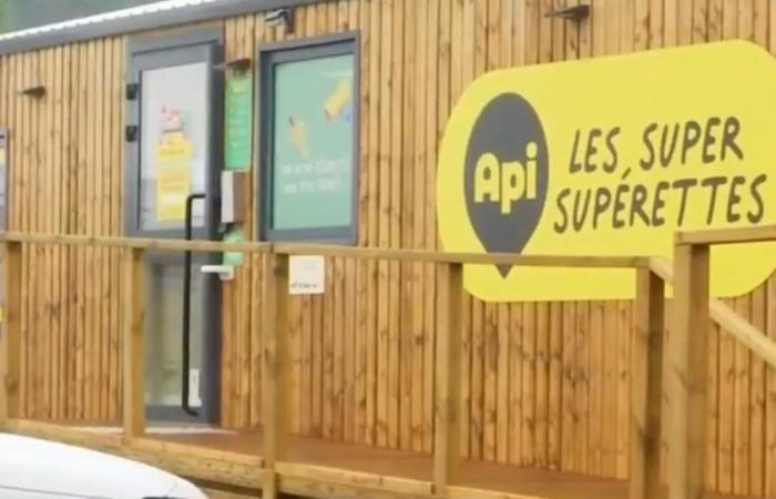 an
      autonomous
      supermarket
      opens
      in
      Saint-Pierre-en-Val,
      the
      inhabitants
      won
      over