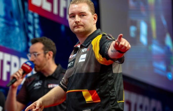 Emotional
      darts
      star
      on
      verge
      of
      ‘breakdown’
      as
      manager
      forced
      to
      step
      in
      during
      press
      conference
      after
      shock
      home
      loss