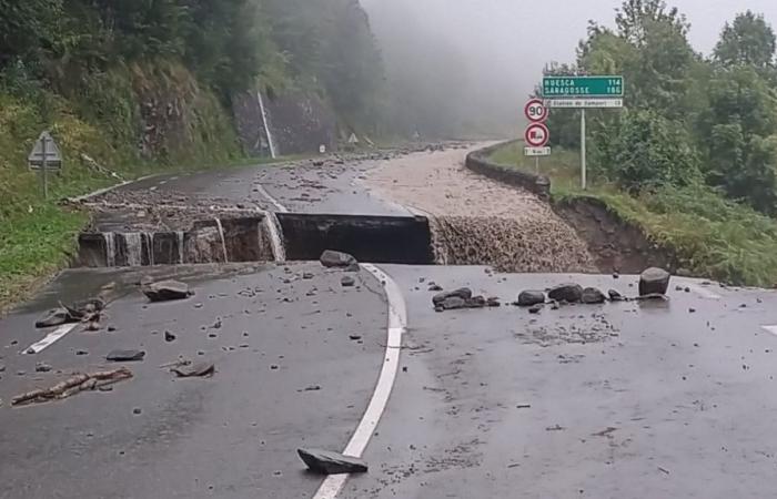 Rains,
      floods…
      In
      the
      Pyrénées-Atlantiques,
      a
      road
      collapses,
      orange
      alert
      for
      eight
      departments