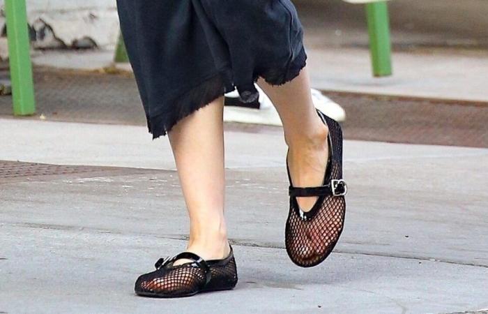 These
      controversial
      shoes
      are
      a
      hit
      with
      the
      stars