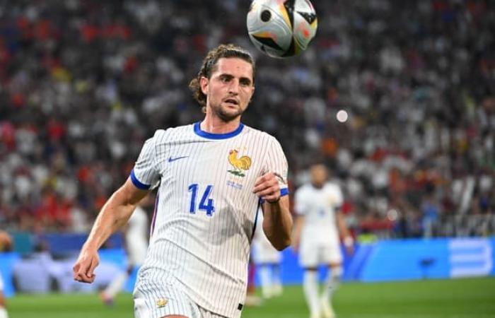 Still
      without
      a
      club,
      Adrien
      Rabiot
      is
      considering
      two
      offers
      in
      Europe