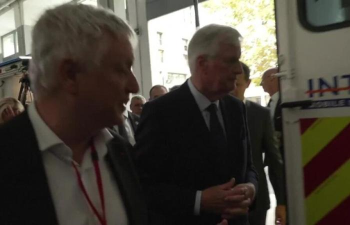 Barnier
      “listens”
      to
      caregivers
      during
      his
      first
      visit