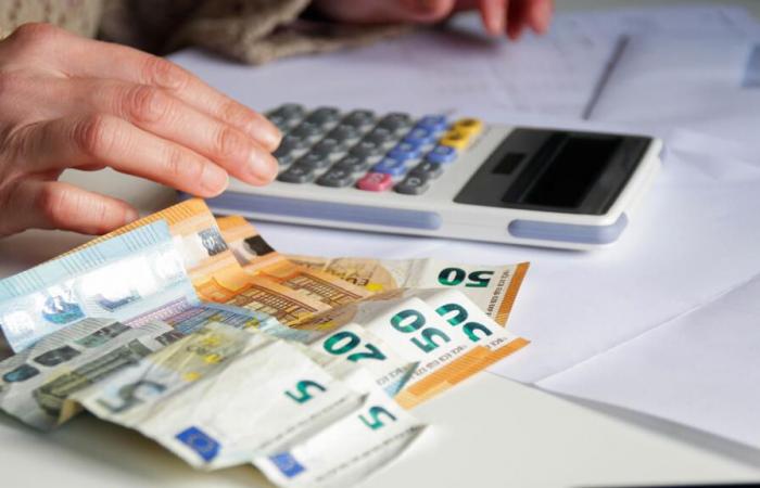 Ireland
      posts
      budget
      surplus
      of
      over
      €8bn
      for
      third
      consecutive
      year