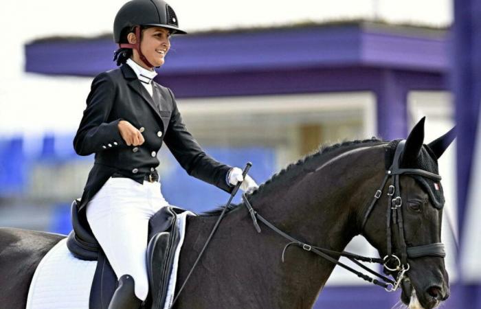 moment
      of
      grace
      at
      Versailles
      with
      the
      rider
      Chiara
      Zenati
      and
      Swing
      Royal