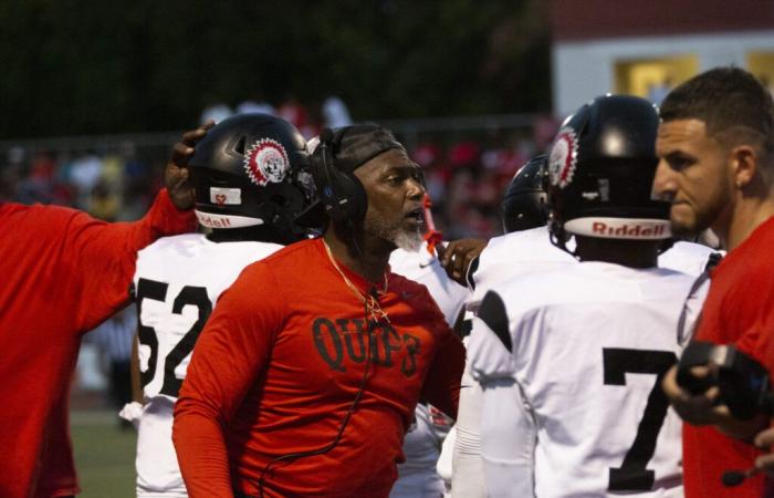 Aliquippa
      shrugs
      off
      weather
      delay
      and
      14-point
      deficit
      to
      beat
      Avonworth;
      Vashawn
      Patrick
      earns
      first
      win
      as
      head
      coach