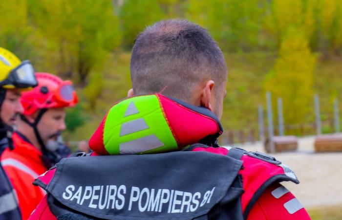 Car
      plunges
      into
      lake
      in
      Castres:
      two
      seriously
      injured,
      driver
      flees