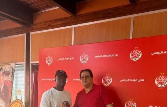 Wydad
      concludes
      the
      deal
      of
      the
      season
      by
      signing
      international
      striker
      Mbaye
      Niang