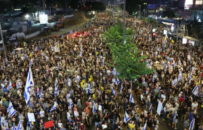 In
      Israel,
      huge
      “anti-Netanyahu”
      demonstration
      to
      demand
      the
      release
      of
      hostages
      in
      Gaza