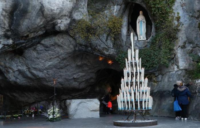 Lourdes
      grotto
      reopened,
      tunnel
      still
      inaccessible