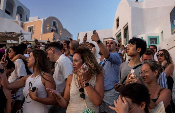 Against
      overtourism
      in
      Mykonos
      and
      Santorini,
      Greece
      will
      impose
      a
      tax
      of
      20
      euros
      on
      cruise
      passengers
      –
      Libération