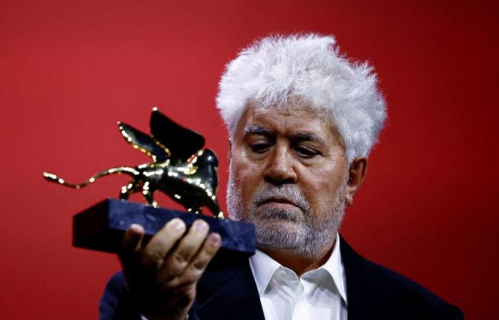 Pedro
      Almodóvar
      “finally”
      crowned
      at
      the
      Venice
      Film
      Festival
      with
      “The
      Room
      Next
      Door”