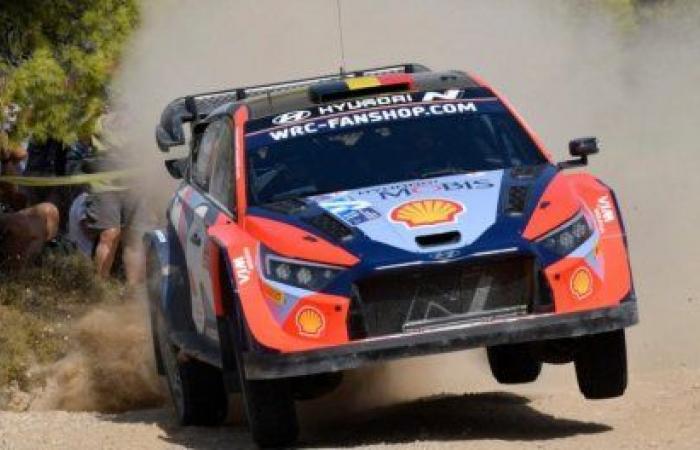 Greece:
      Neuville
      remains
      firmly
      in
      the
      lead,
      Ogier
      has
      closed
      in
      on
      Sordo