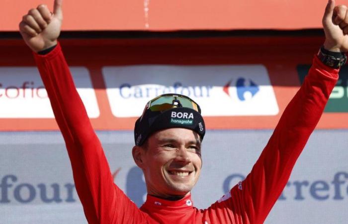 Primoz
      Roglic
      wins
      his
      fourth
      Vuelta,
      Stefan
      Küng
      takes
      the
      final
      time
      trial