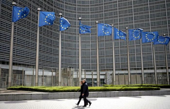 France
      asks
      Brussels
      for
      a
      delay