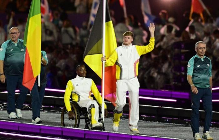 LIVE
      VIDEO:
      A
      giant
      dancefloor
      to
      close
      the
      Paris
      Paralympic
      Games