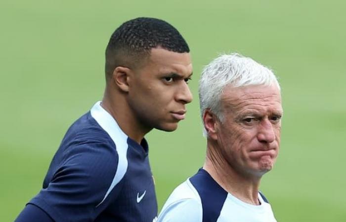 Could
      we
      see
      Mbappé
      positioned
      on
      the
      left
      again?
      Deschamps
      gives
      clues