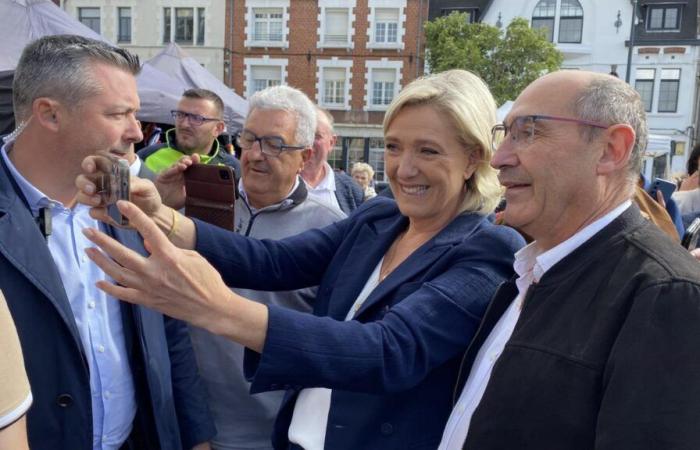 A
      very
      political
      return
      for
      Marine
      Le
      Pen
      in
      the
      hubbub
      of
      the
      Hénin-Beaumont
      flea
      market