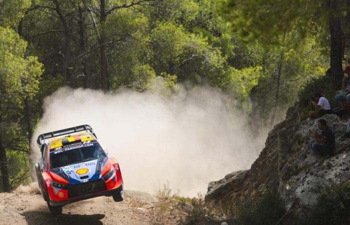 Neuville
      returns
      to
      victory
      in
      Greece
      and
      moves
      closer
      to
      WRC
      title,
      Ogier
      rolls
      over