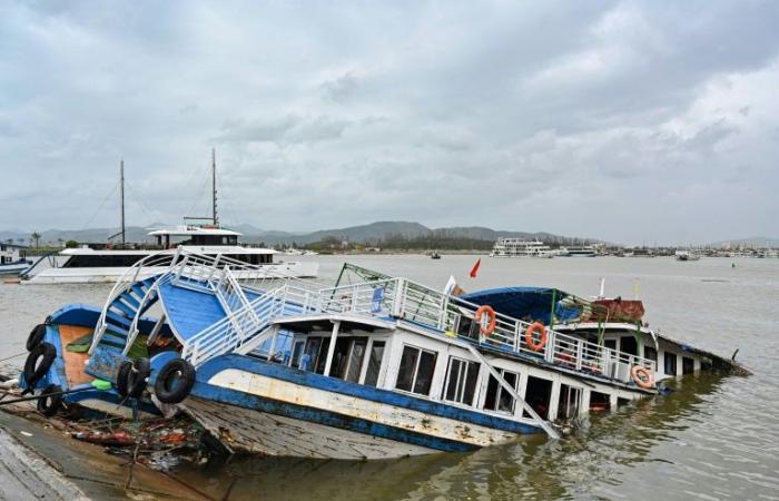 Typhoon
      Yagi
      downgraded,
      death
      toll
      rises
      to
      more
      than
      ten
      in
      Vietnam