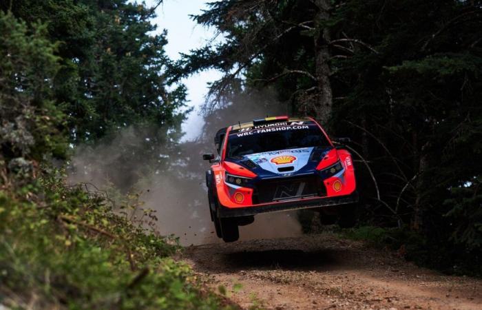 Sordo
      puncture
      hands
      Neuville
      the
      lead