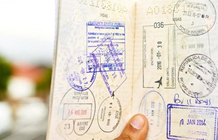 Can
      you
      keep
      your
      passport
      as
      a
      souvenir
      once
      it
      has
      expired?