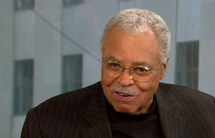 James
      Earl
      Jones,
      legendary
      voice
      of
      stage
      and
      film,
      dies
      at
      93