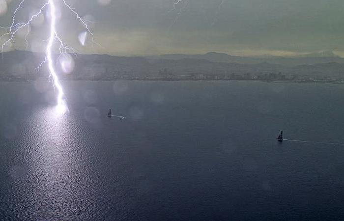 Thunder
      and
      lighting
      suspend
      America’s
      Cup
      races
      as
      heavy
      rains
      fall
      across
      Catalonia