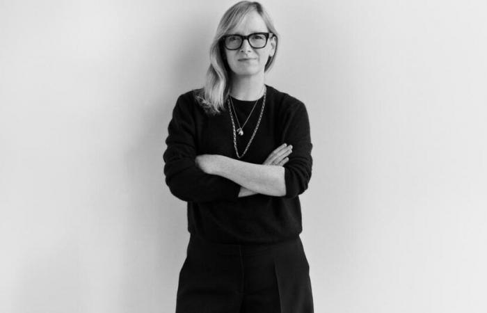 British
      Sarah
      Burton
      appointed
      (finally)
      at
      Givenchy