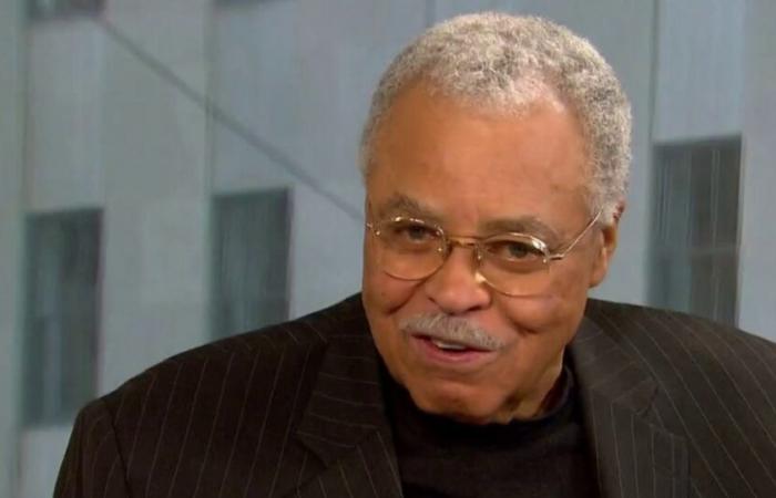 James
      Earl
      Jones,
      legendary
      voice
      of
      stage
      and
      film,
      dies
      at
      93