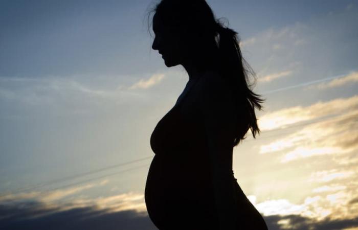 13%
      of
      pregnant
      women
      continue
      to
      smoke
      during
      pregnancy,
      study
      finds