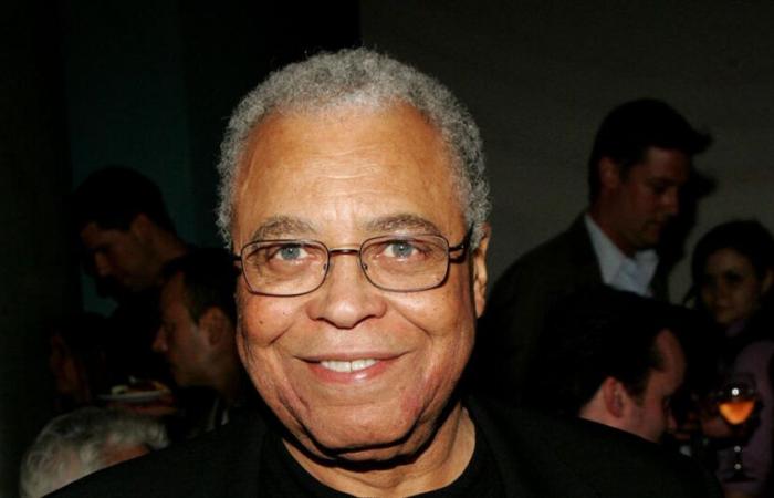 James
      Earl
      Jones,
      Tony-winning
      actor
      and
      voice
      of
      Darth
      Vader,
      dies
      at
      age
      93