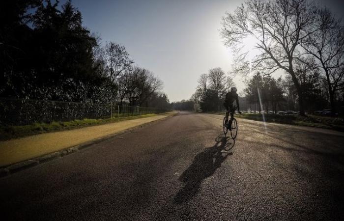 Goodbye
      A380…
      Bikes
      to
      replace
      Airbus
      planes
      on
      this
      giant
      cycle
      path