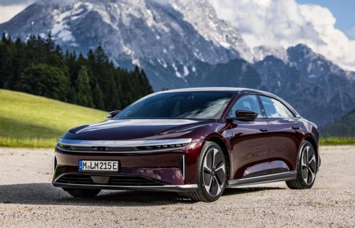 Lucid
      Air,
      a
      new
      sports
      sedan
      that
      has
      nothing
      to
      envy
      the
      competition