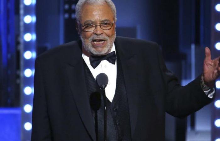 Disappearance.
      James
      Earl
      Jones,
      voice
      of
      Darth
      Vader
      and
      legend
      of
      American
      theater,
      has
      died