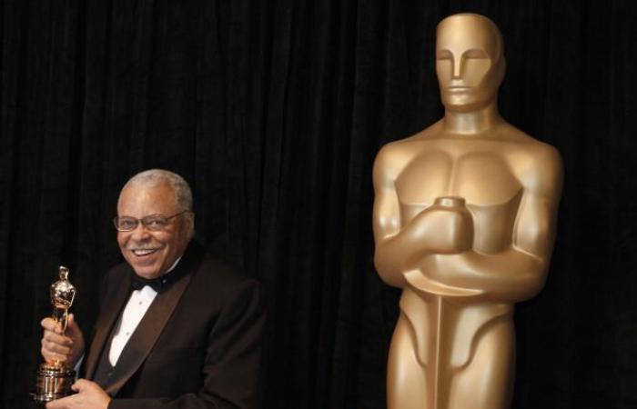 The
      death
      of
      James
      Earl
      Jones,
      multi-talented
      actor
      and
      legendary
      voice
      of
      Darth
      Vader
      in
      “Star
      Wars”