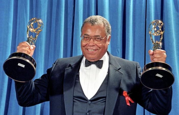 James
      Earl
      Jones,
      legendary
      voice
      of
      Darth
      Vader,
      dies
      at
      93