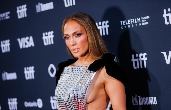 Jennifer
      Lopez
      takes
      full
      responsibility
      for
      her
      revenge
      dress
      against
      Ben
      Affleck
      and
      lets
      it
      be
      known