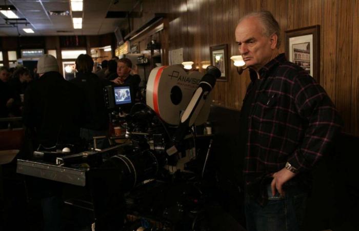 David
      Chase
      walks
      over
      to
      Alex
      Gibney’s
      couch