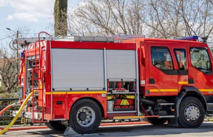 Fire
      on
      the
      outskirts
      of
      Narbonne,
      one
      house
      destroyed,
      four
      damaged