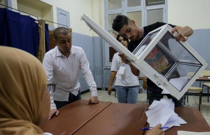 In
      Algeria,
      disputed
      results
      and
      record
      abstention
      undermine
      Abdelmadjid
      Tebboune’s
      re-election