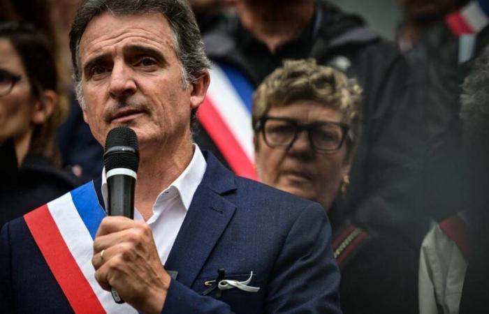 Grenoble’s
      Green
      Mayor,
      Éric
      Piolle,
      Under
      Fire
      Over
      Security
      Emergency