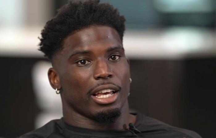 Tyreek
      Hill
      details
      police
      stop
      outside
      stadium
      before
      Miami
      Dolphins
      game