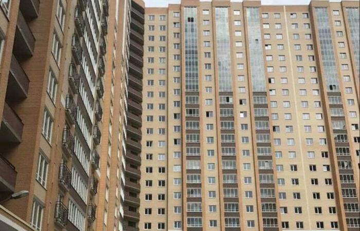 What
      does
      this
      giant
      building
      look
      like
      where
      nearly
      20,000
      Russians
      can
      live
      almost
      without
      going
      out?
      –
      Evening
      edition
      Ouest-France